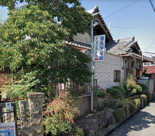 広い教室が2部屋あり、ゆったりと学習することができます。